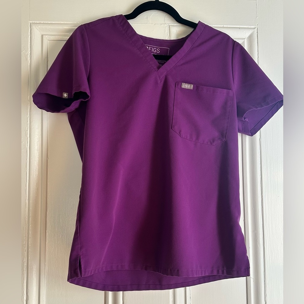 FIGS scrub top in purple. Size M.